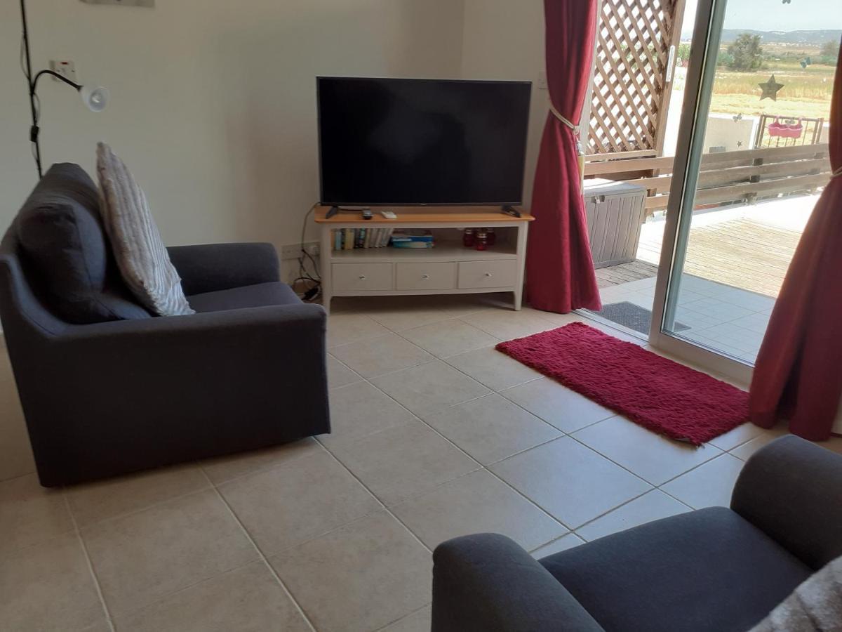 Beautiful 2-Bed House In Mandria Paphos Βίλα Εξωτερικό φωτογραφία