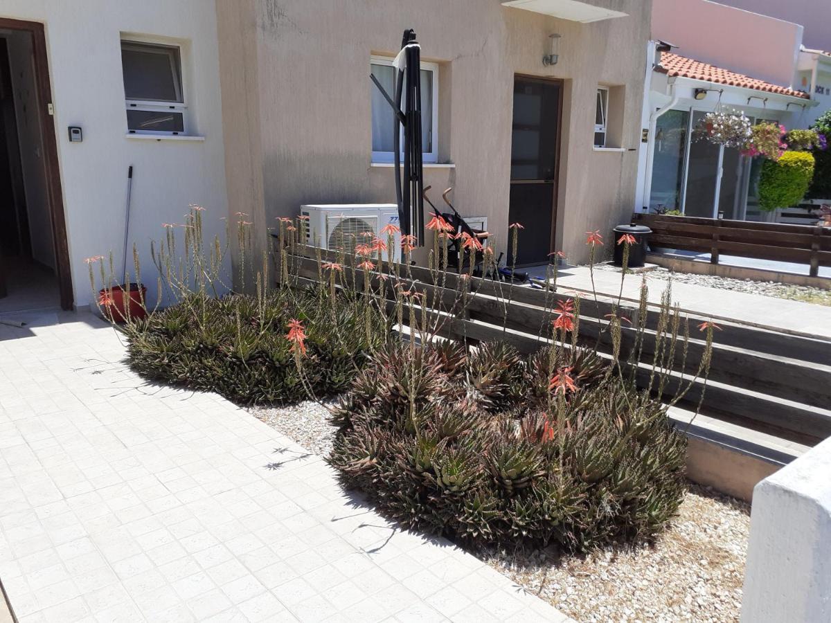 Beautiful 2-Bed House In Mandria Paphos Βίλα Εξωτερικό φωτογραφία