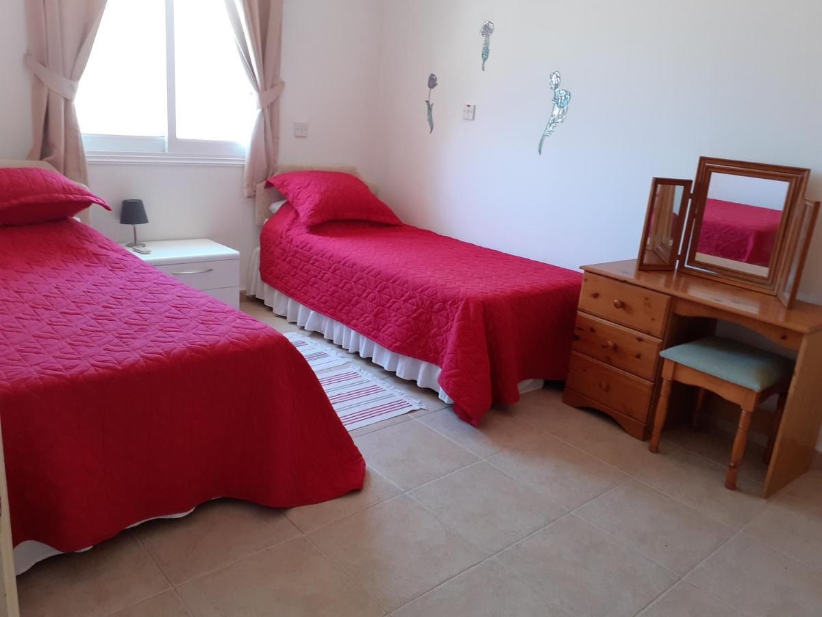 Beautiful 2-Bed House In Mandria Paphos Βίλα Εξωτερικό φωτογραφία
