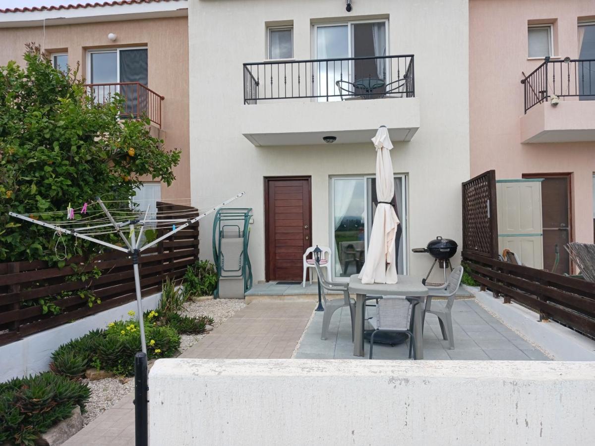 Beautiful 2-Bed House In Mandria Paphos Βίλα Εξωτερικό φωτογραφία