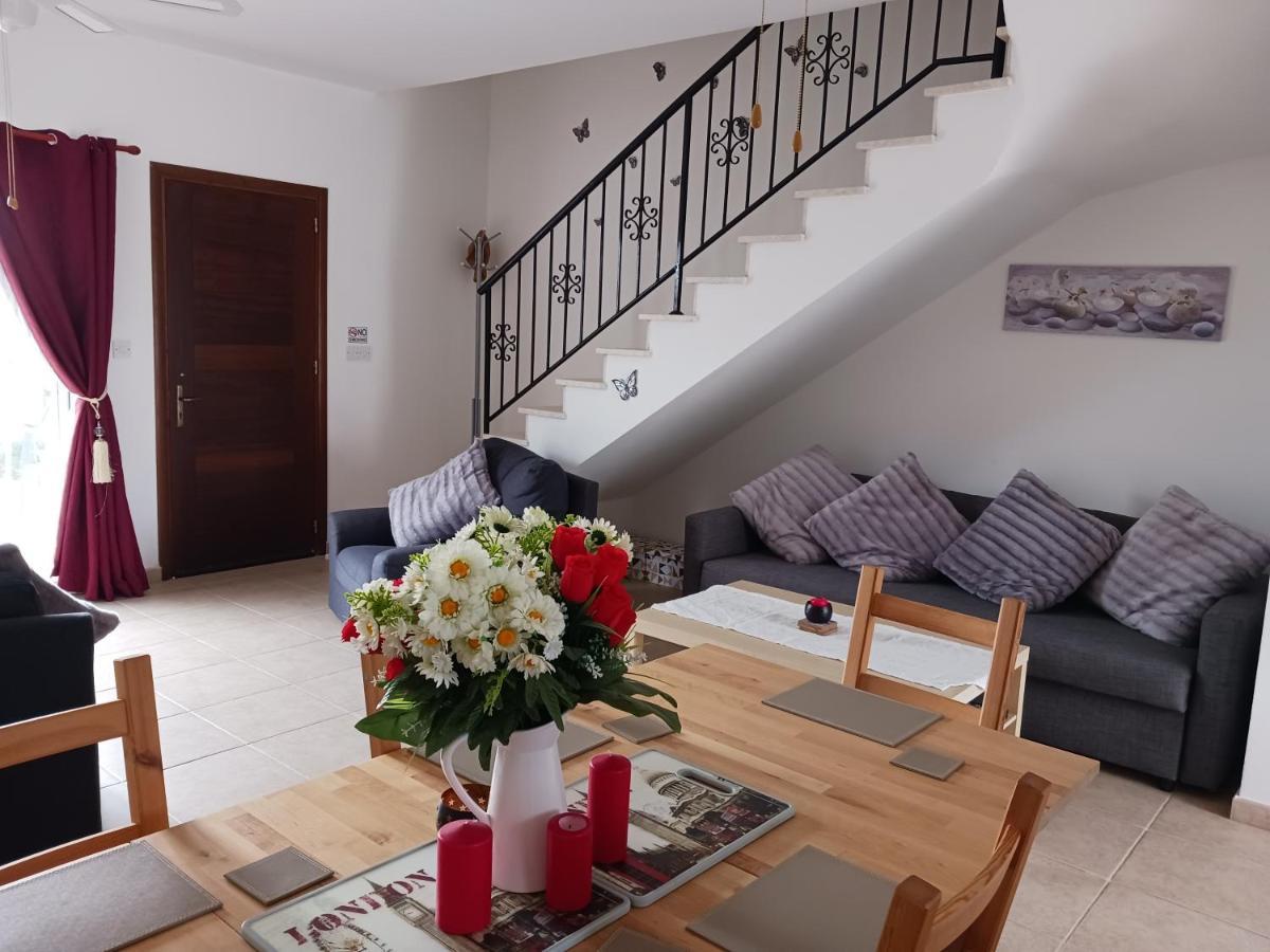 Beautiful 2-Bed House In Mandria Paphos Βίλα Εξωτερικό φωτογραφία